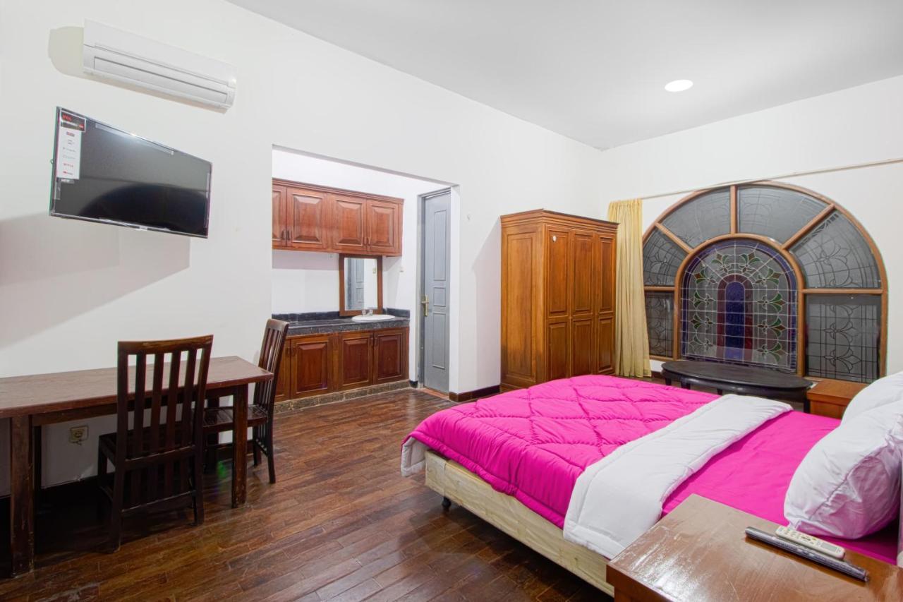 Отель Tobana House Bintaro Джакарта Экстерьер фото