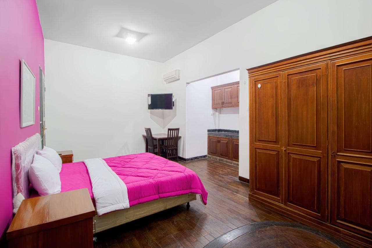 Отель Tobana House Bintaro Джакарта Экстерьер фото