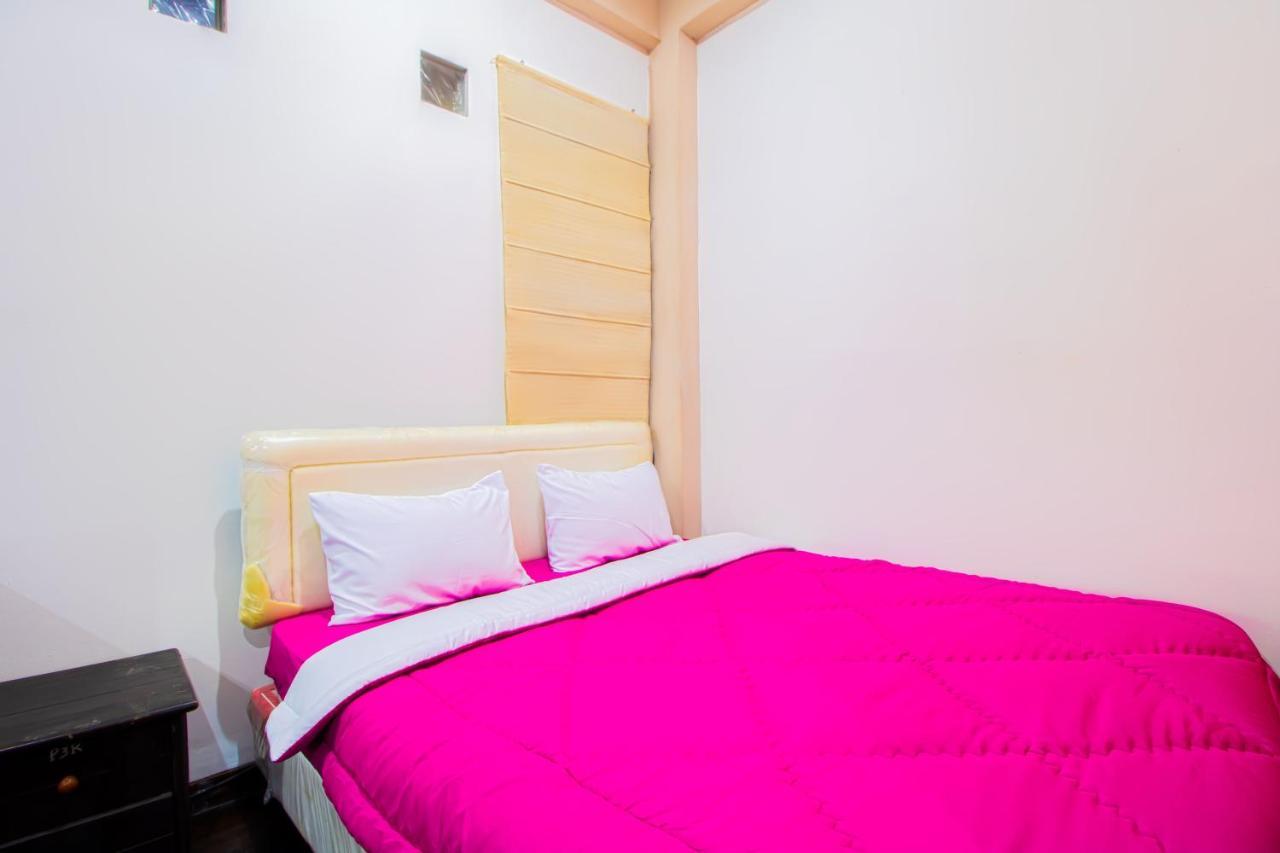 Отель Tobana House Bintaro Джакарта Экстерьер фото