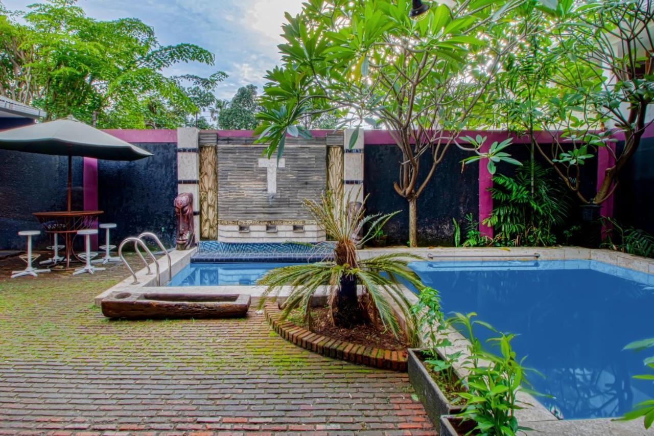 Отель Tobana House Bintaro Джакарта Экстерьер фото