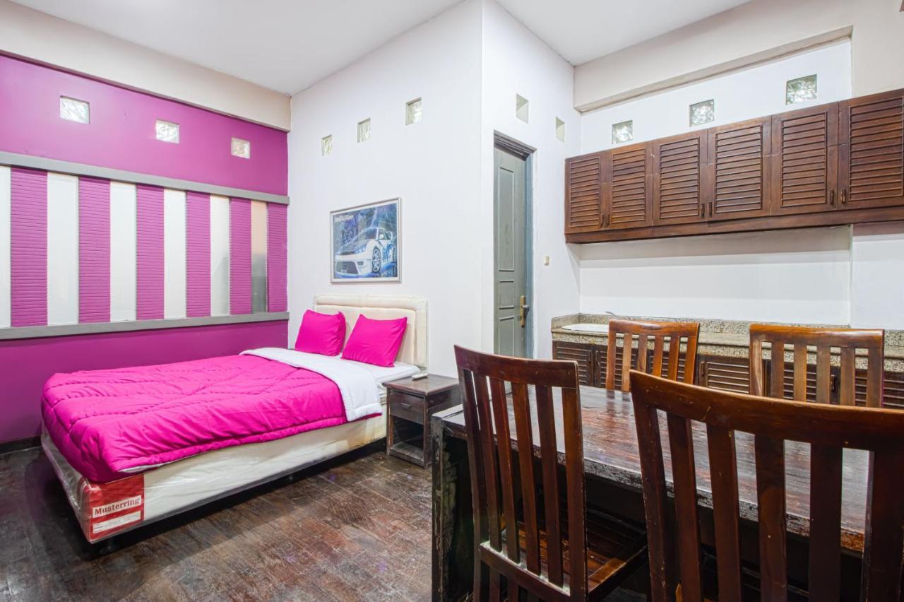 Отель Tobana House Bintaro Джакарта Экстерьер фото
